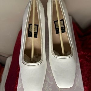 BRAND New ❤️❤️Nina Comfort brand dyeable satin pumps  - size 10